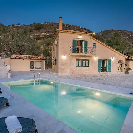 Kanalos - Family With Private Pool & Stunning Views, By Zantewize Kalamákion