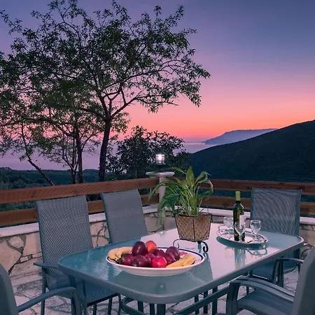 Kanalos - Family With Private Pool & Stunning Views, By Zantewize Kalamákion