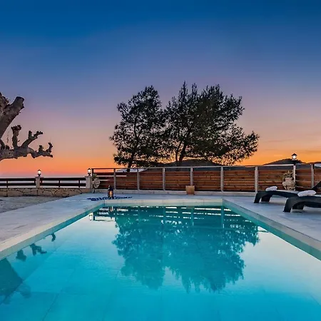 Kanalos - Family With Private Pool & Stunning Views, By Zantewize Kalamákion