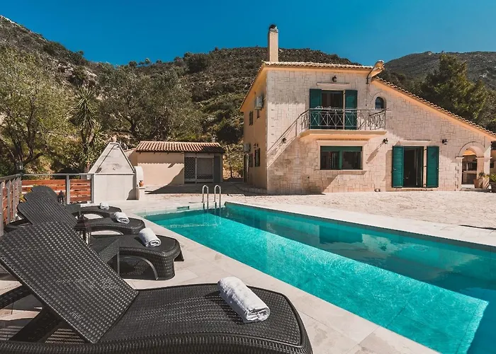 Villa Kanalos - Family With Private Pool & Stunning Views, By Zantewize Kalamákion