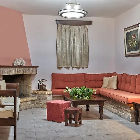 Villa Kanalos - Family With Private Pool & Stunning Views, By Zantewize Kalamákion