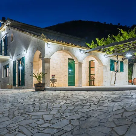 Kanalos - Family With Private Pool & Stunning Views, By Zantewize Kalamákion