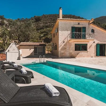 Villa Kanalos - Family With Private Pool & Stunning Views, By Zantewize Kalamákion